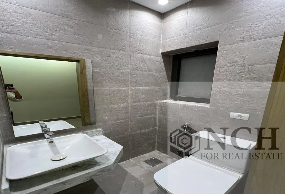 Semi-furnished Apartment for rent in Lake View Residence - AG82865282