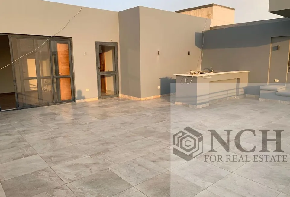 Semi-furnished Penthouse for rent in El Patio 7 — photo 2