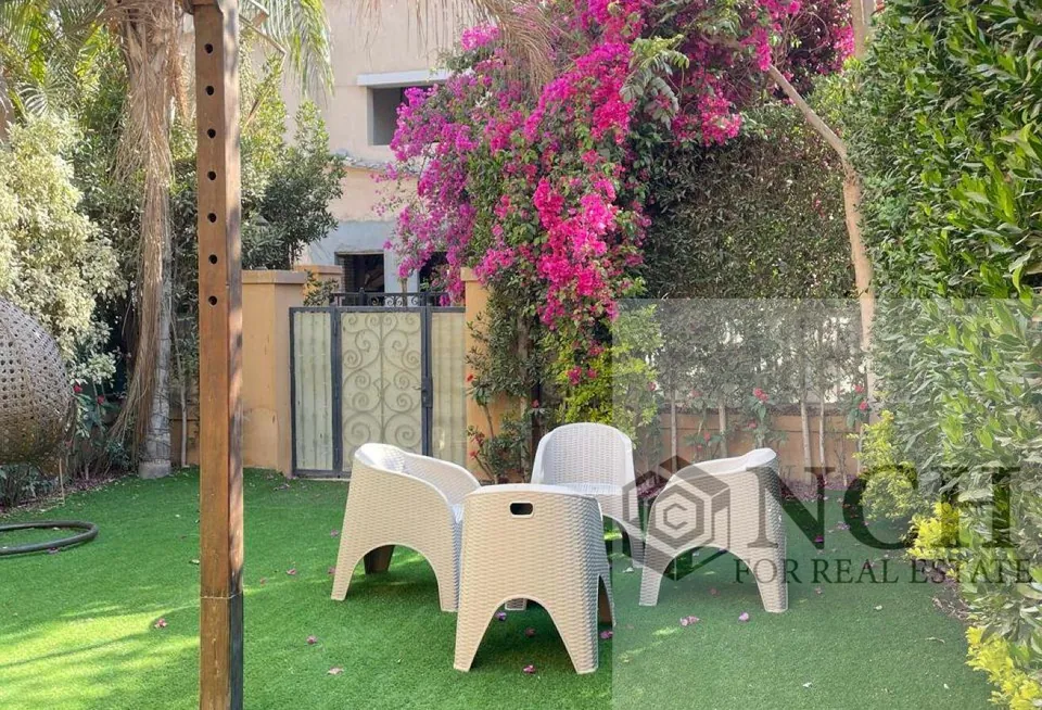 تاون هاوس مفروش للإيجار في ميفيدا - AG92139913